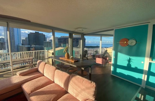 Ala Moana Condo | The Jetsons Sunset Penthouse - Iconic Birds Nest - Urban Retreat Honolulu