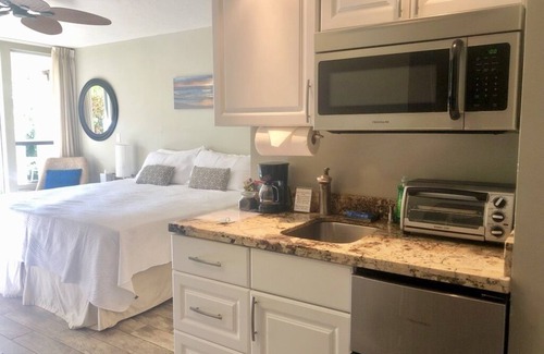 Kihei Condo | This Blue Sky Escapes Studio Beachside condo/Walkout to Hot tub, Pool and BBQs