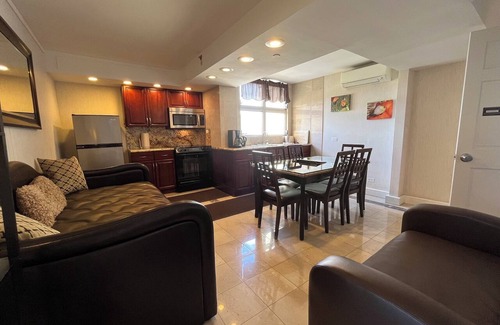 Waikiki Apartment | Three Bedroom PLUS separate Studio on same floor ocean View.