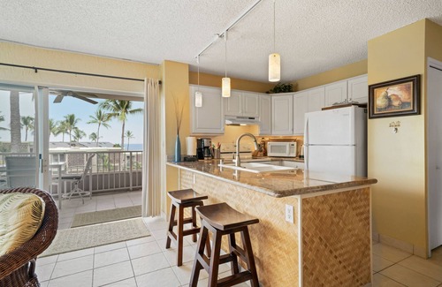 Kailua-Kona Condo | 🏖️Top Floor with Ocean Views| Convenient Location🏖️