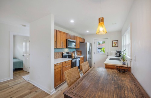 Kailua Cottage | Tropical Awakea Cottage