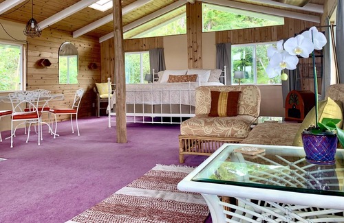 Kealakekua House | Tropical Fruit Farm Retreat