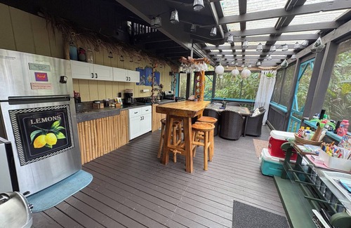 Kapoho House | Tropical Getaway! Jungle Stay! Central Spot for Volcanos & Black Sand Beaches!