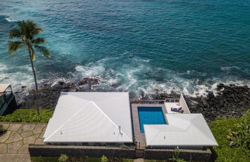 Kahaluu Bay House | Turtle Rock - Ocean Front Cottage with pool
