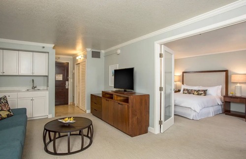 Hanamaulu Hotel | Unforgettable Beachside Getaway at Kauai Beach Resort