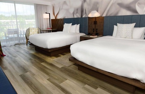Lihue Hotel | Unforgettable Getaway on Kaua'i! 2 Ocean View Rooms w/Balconies! Pool & Spa!