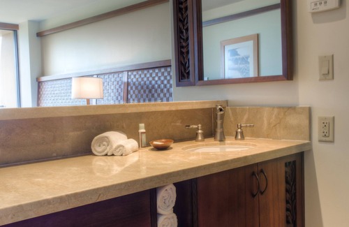 Kaanapali House | Unit with Ocean View! Outdoor Pool, Beachfront Property, w/Onsite Parking