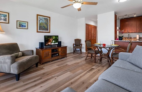 Kailua-Kona Condo | 🏖️Updated Top Floor | Ocean View | Pool!