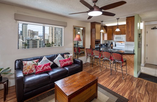 Waikiki Condo | WAIKIKI 1 BR CRN, FREE PKG NO RESORT FEE BEACH ITEMS, CALLS YOUTUBE, NETFLIX