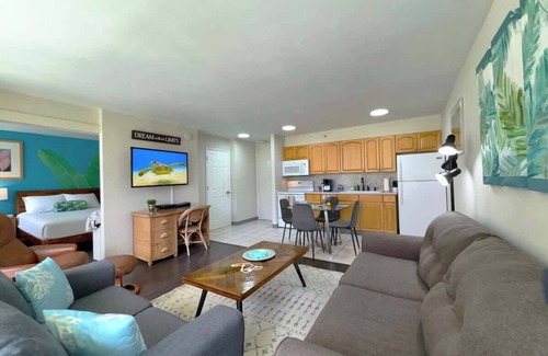 Waikiki Condo | Waikiki Banyan condo w/heated pool & free parking
