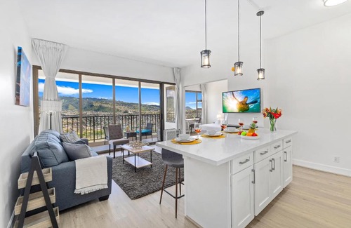 Waikiki Apartment | Waikiki Banyan condo with lanai & resort access
