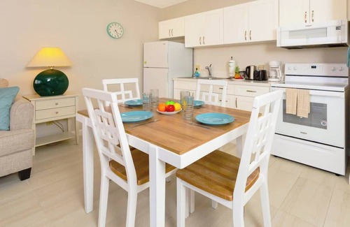 Waikiki Condo | Waikiki Banyan-Diamond Head & ocean views w/lanai