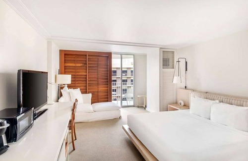 Waikiki Resort | Waikiki | City Lights Getaway | Pool & Marina | King Room