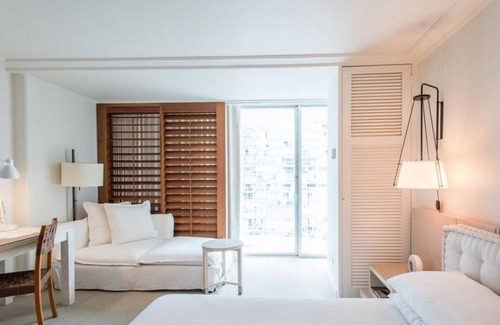 Waikiki Resort | Waikiki | City Lights Getaway | Pool & Marina | King Room