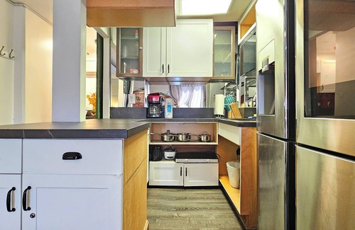 Waikiki Hotel | Waikiki Grand Hotel® 716 ¦ Queen 7th Fl Studio-Suite w/Kitchen & Pool
