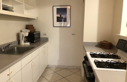 Waikiki Apartment | ~Waikiki~ LOWEST RATES IN AREA ~ 3 Bedroom ~ Fully Furn ~ Blocks to Beach ~