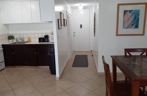 Waikiki Apartment | ~Waikiki~ LOWEST RATES IN AREA ~ 1 Bedroom ~ Fully Furn ~ Blocks to Beach ~