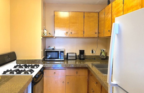 Waikiki Apartment | ~Waikiki~ LOWEST RATES IN AREA ~ 1 Bedroom ~ Fully Furn ~ Blocks to Beach ~