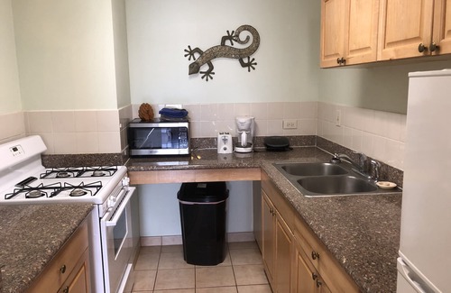 Waikiki Apartment | ~Waikiki~ LOWEST RATES IN AREA ~ 1 Bedroom ~ Fully Furn ~ Blocks to Beach ~