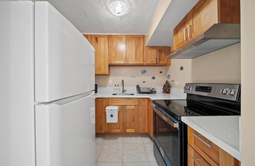 Waikiki Apartment | Waikiki Ocean Fantasy/Free Parking/Beach Supply