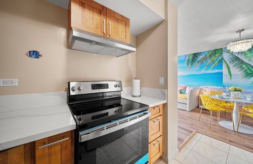 Waikiki Apartment | Waikiki Ocean Fantasy/Free Parking/Beach Supply