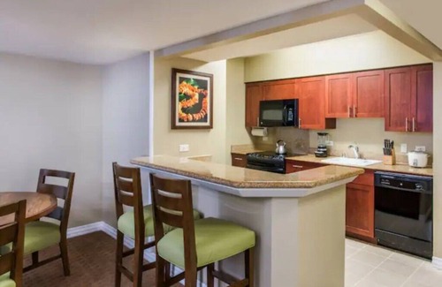 Waikiki Resort | Waikiki | Resort Lagoon Stay | Pools & Beach Access