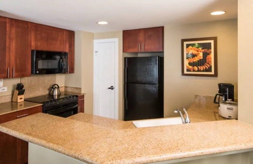 Waikiki Resort | Waikiki | Resort Lagoon Stay | Pools & Beach Access