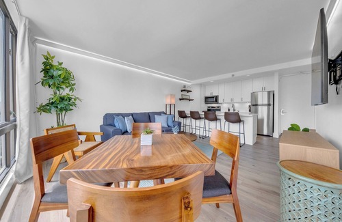 Waikiki Hotel | Waikiki Sunset Hotel remodeled unit with a magnificent view of the Koʻolau Range