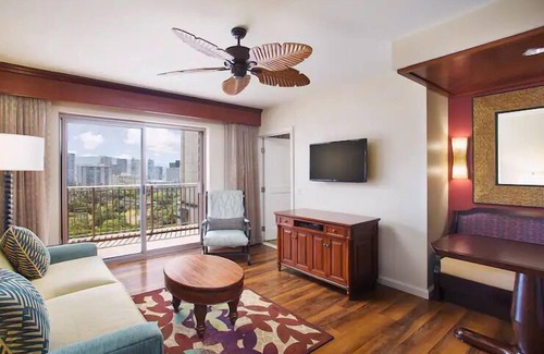 Waikiki Resort | Waikiki | Waikiki Surf Stay | Pool & Beach | 1BR