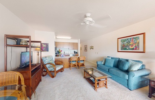 Wailua House Lots House | Wailua Bay View condo near surf & sand with pool, ocean views & W/D