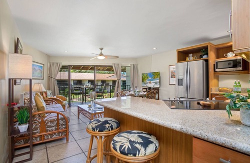 Kihei Apartment | Waiohuli Beach Hale Ocean View Condos with Parking