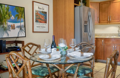 Kihei Apartment | Waiohuli Beach Hale Ocean View Condos with Parking