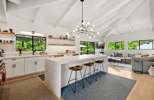 Hanalei House | Walking Distance to Hanalei bay with A/C, Hot Tub and Sauna