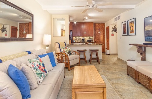 Kailua-Kona Condo | 🌊 Wonderful Oceanfront Condo Newly Renovated! 🌅 - Hale Kona Kai 206