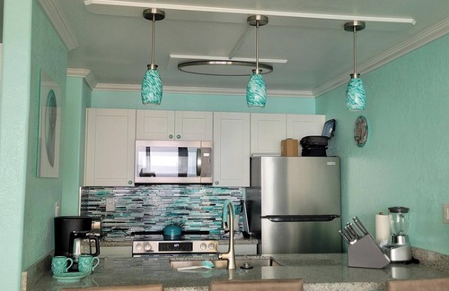 Historic Kailua Village Condo | WOW! GORGEOUS DIRECT OCEANFRONT Kona Reef Condo A25 Dual A/C 3rd Floor Remodeled