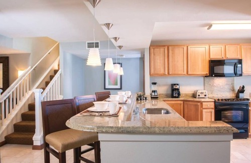 Honolulu Condo | Wyndham Waikiki Beach Walk|3BR/2BA King Balc Suite
