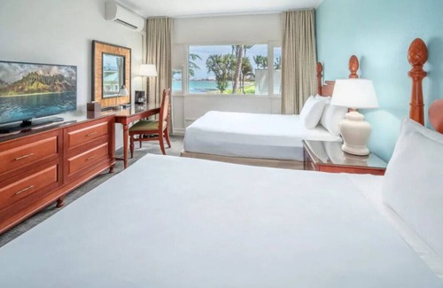 Kahului Hotel | Your Maui Adventure Starts Here | 4 Ocean View Units w/Outdoor Pool Access