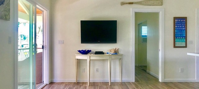 1-Bed, 1-Bath - Walk to Beach.
