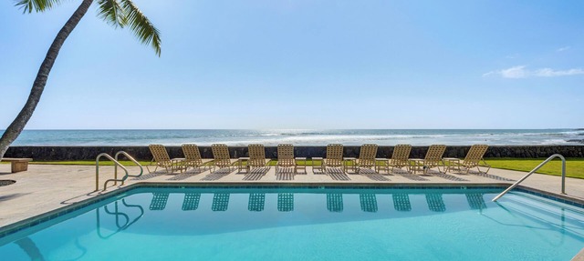 1 Mi to Magic Sands: Waterfront Big Island Condo