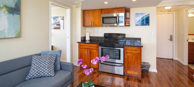 2 Bedroom Corner Suite & Tropical Views