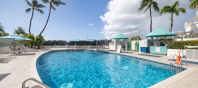 2BR Oceanview condo with lanais & pool access