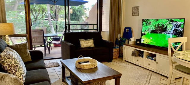 3 minute walk to the beach! Close to restaurants/shops. Updated, clean with A/C