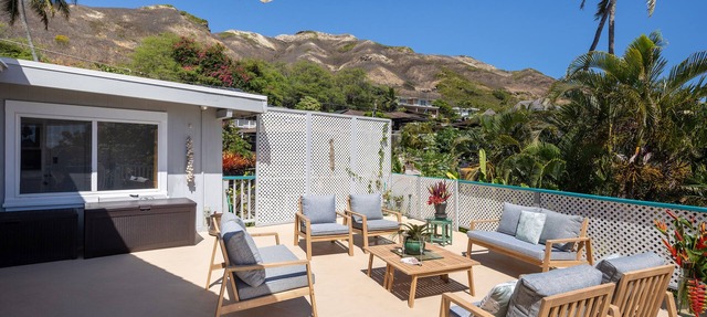 4-bedroom Lanikai Home, Saltwater Pool, walk to the beach