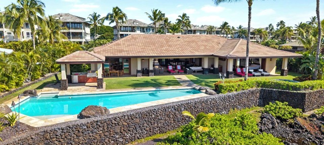 4 BR Oceanfront Home with theater - Hilton Waikoloa Access Included