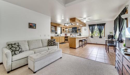 4 Mi to Beach: Keaau Retreat w/Relaxing Porch!