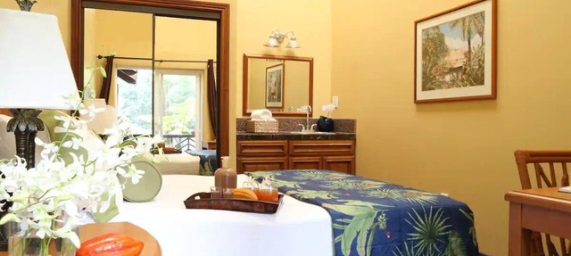 A Polished Retreat: Double Accommodations & Detached Bathroom