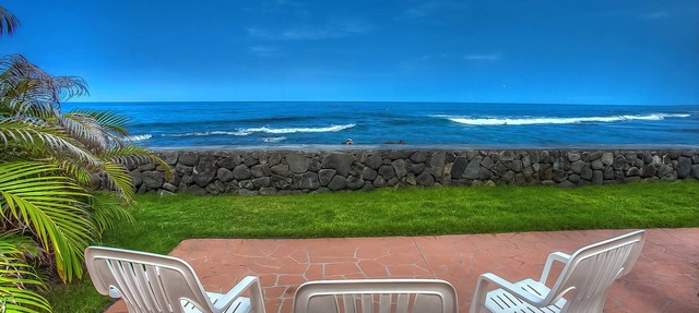 Aloha! Oceanfront, TV, Pool, Hot Tub, A/C.