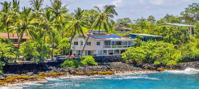 Amazing Oceanfront with Pool and Hot Tub. Surf and Swim Right out Front!