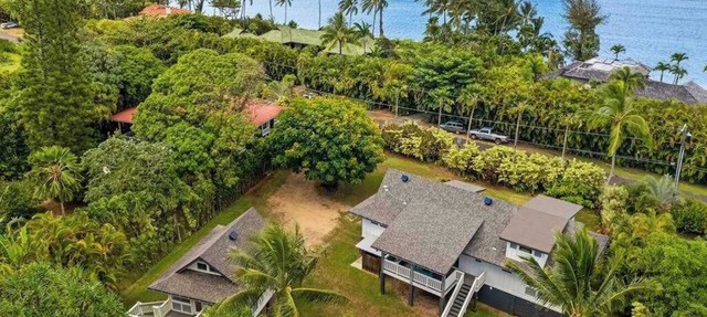 Anini Beach Home with Guesthouse, Steps to Sand