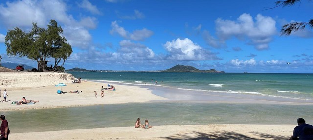 BAREFOOT BEACH 'OHANA, 2-BR HOME & OFF., CLEAN/NEW FURN., NEAR BEACH-2 MIN. WALK